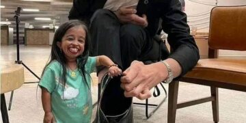 Mutumin Da Ya Yi Kowa Tsawo A Duniya Ya Hadu Da Matar Da Ta Fi Kowa Gajarta A Duniya