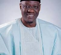 Tsohon Gwamnan Jihar Kwara  Ya Faɗa A  Komar Hukumar EFCC Bisa Zargin Almundahana Biliyoyin Naira A Lokacin Mulkinsa.