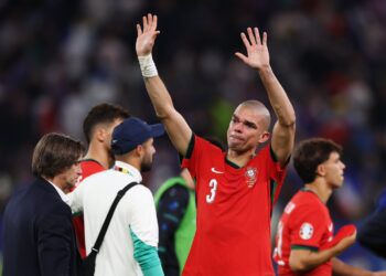 Shaharren Dan Wasan Kwallon Kafa, Na Kasa Portugal  Pepe Ya Sanar Da Ritayar Shi Daga Wasan Kwallon Kafa.