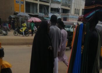 Yanzu-yanzu wasu mutane biyu sun damfari wata mata 100,000 a unguwar Fagge