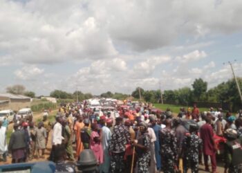 Wasu Gungun ‘Yan Daba Sun Tare Motocin Yan Sanda Da Yan Jarida A Kano
