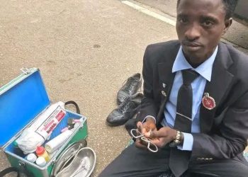 Mai Yankan Farce  Da Yake  Samun Dubu Dari Uku  Duk Wata A Garin Abuja